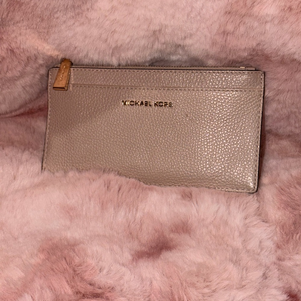 ✨ Michael Kors Pebbled Leather Clutch in Taupe